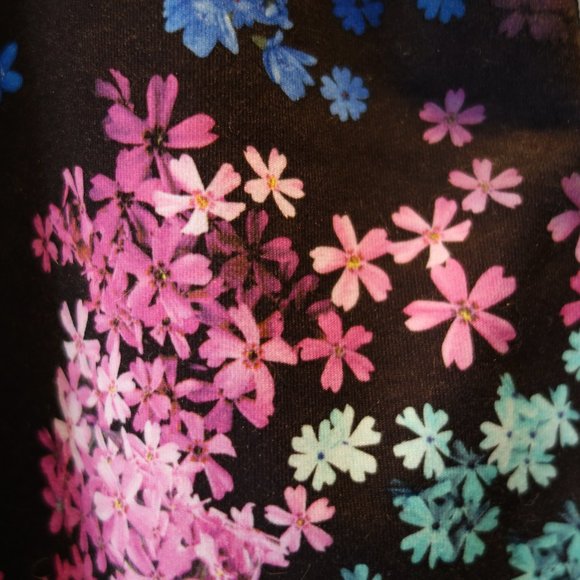Lululemon Petal Pop tank top in black w teal, blue & pink floral print size 2-4 - Picture 7 of 12